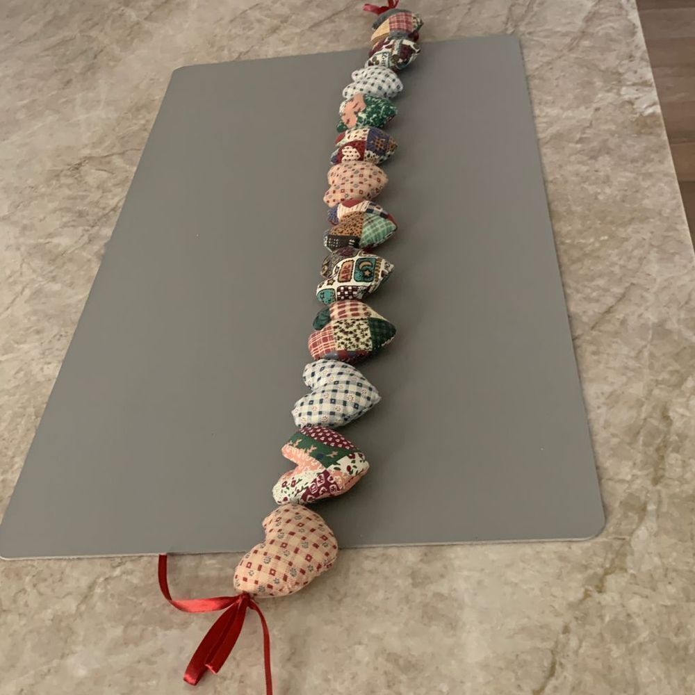Puffed Heart Garland - Picture 4 of 4